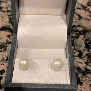 Fresh water pearl earrings
